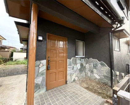 つくば市森の里貸家の玄関