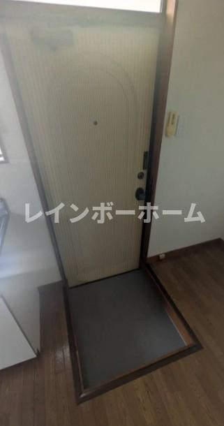 ハイツ利久の玄関