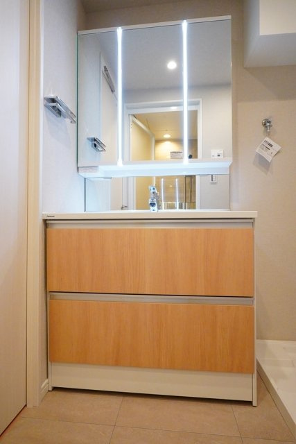 マンション雅叙苑５号棟の独立洗面台|使いやすい独立洗面台です
