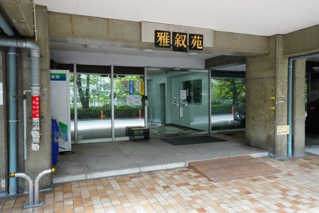 マンション雅叙苑５号棟のエントランス|ゆとりのあるエントランスです