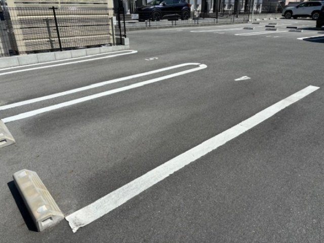 メゾンドヴェルデ【キャッシュバック対象物件】の駐車場|駐車スペースもあります