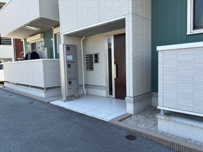 メゾンドヴェルデ【キャッシュバック対象物件】のエントランス|清潔なエントランスです