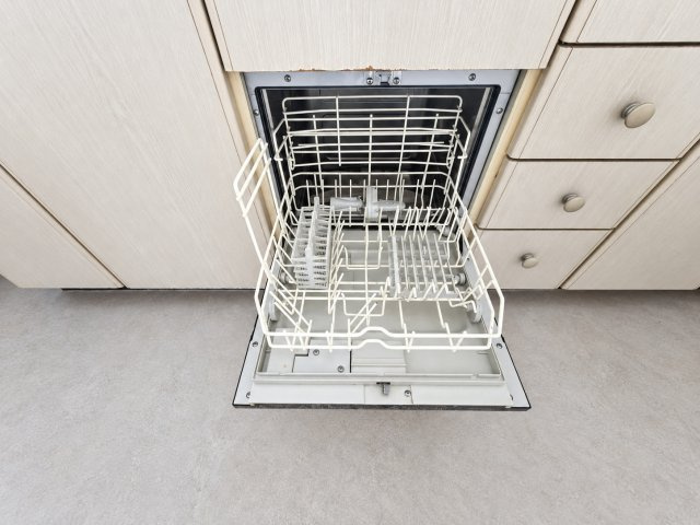 【設備】 | レジデンス永田　リフォーム済み/バス停徒歩1分/2駅2路線徒歩圏内 | 食後の食器洗いは食洗機にお任せ！ご家族と団らんの時間を。家事の時短に効果大の食洗器付き。