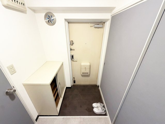 ハイツ寿見礼の玄関