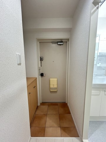 コスモハイツ阿波座の玄関