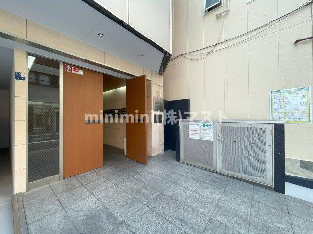 大阪市中央区東平２丁目の賃貸マンションのエントランス