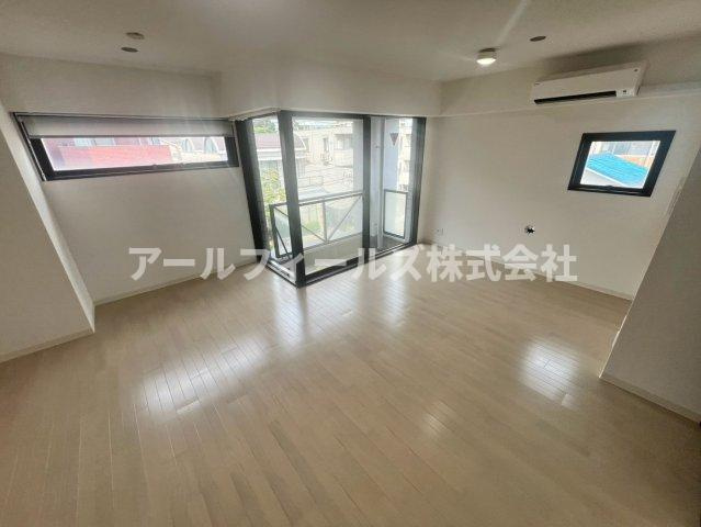 R FIELDS FUNABASHIⅡの居間・リビング