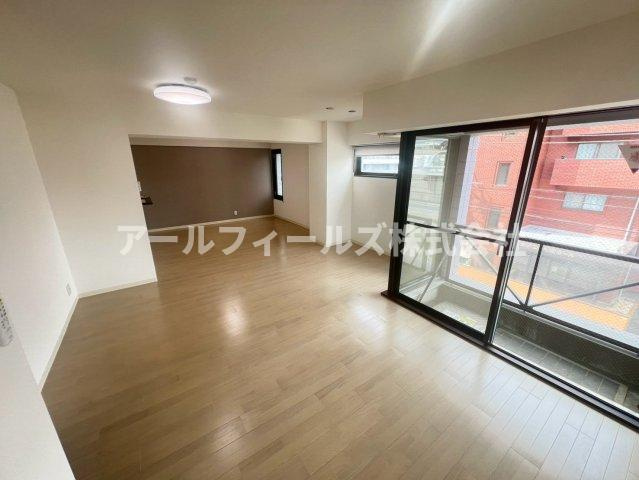R FIELDS FUNABASHIⅡの居間・リビング