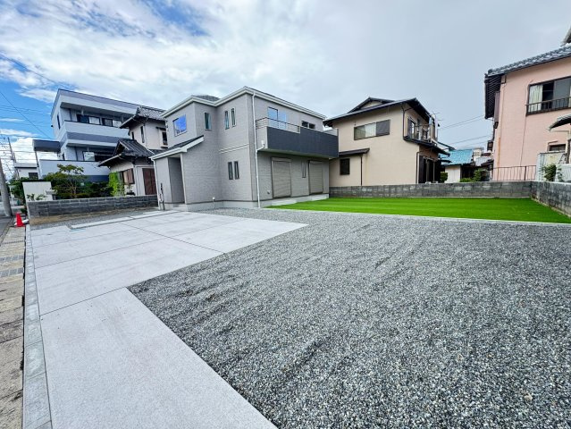 沼津市下香貫３００９番の駐車場|ゆとりある駐車スペースのため、お友達やご家族が集まるときも安心です。