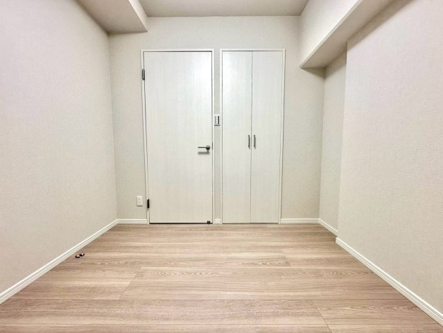 セントラル伊勢佐木西の洋室|ワークスペースや趣味の部屋としても活用できる柔軟性のある空間です。