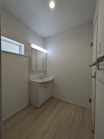 新築戸建　沼津市三枚橋第１　全１棟の独立洗面台