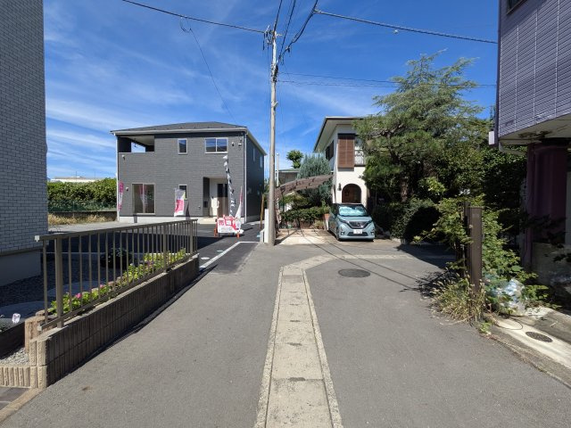 新築戸建　沼津市三枚橋第１　全１棟の前面道路含む現地写真
