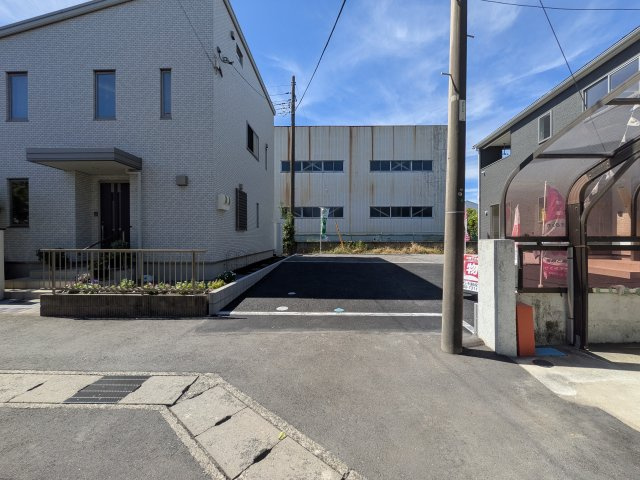 新築戸建　沼津市三枚橋第１　全１棟の前面道路含む現地写真