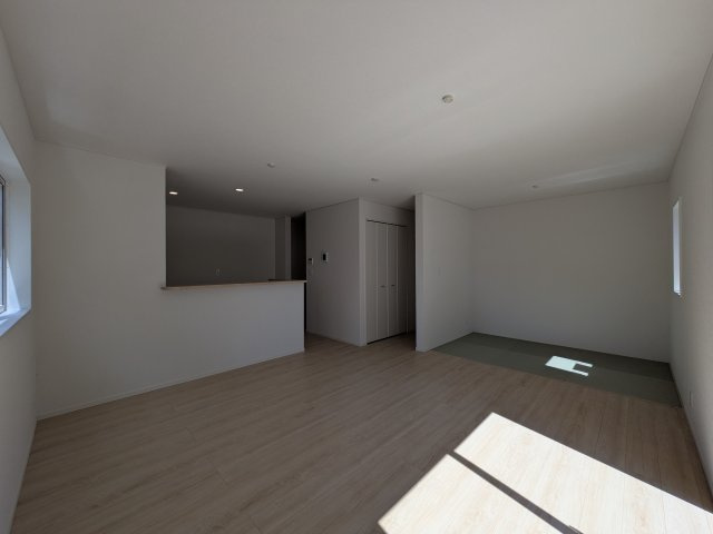 新築戸建　沼津市三枚橋第１　全１棟の居間・リビング