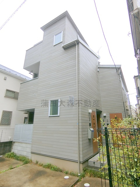 R&Lの外観|2019年1月築　木造地上3階建て
東京都大田区南馬込4丁目　都営浅草線西馬込駅近最寄り徒歩5分