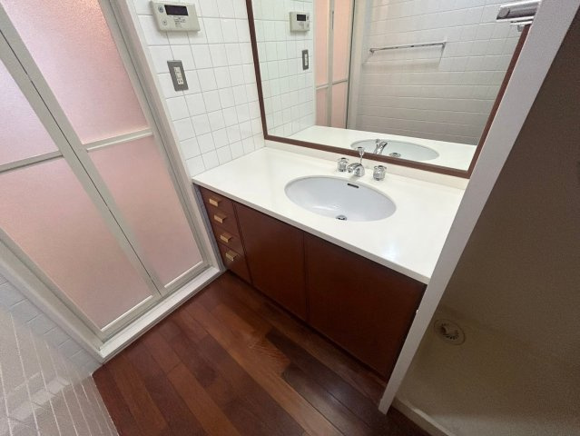 芦屋市東芦屋町の賃貸マンションの洗面所