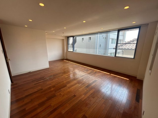 芦屋市東芦屋町の賃貸マンションの居間・リビング