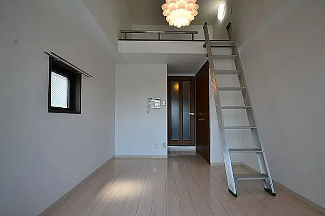 ローテローゼ本山の居間・リビング