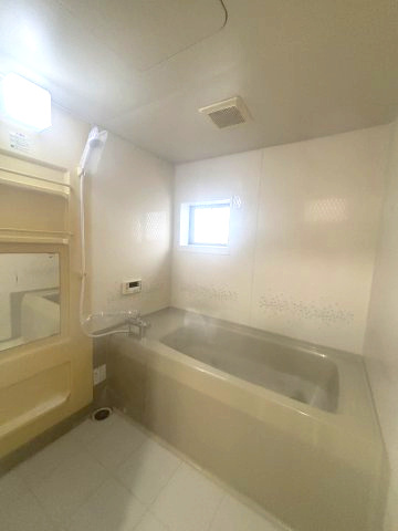 芦屋市三条南町のアパートの浴室