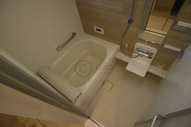 神戸市灘区高羽町５丁目のアパートの浴室