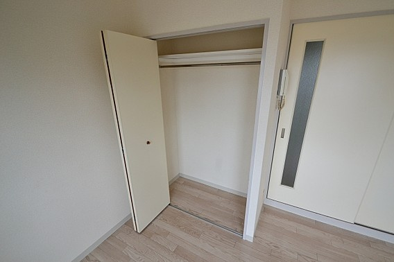 神戸市灘区新在家南町３丁目の賃貸マンションの収納