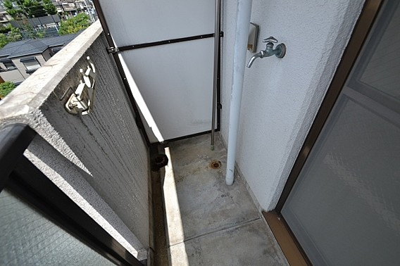 神戸市灘区新在家南町３丁目の賃貸マンションのバルコニー