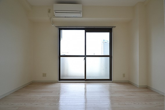 神戸市灘区新在家南町３丁目の賃貸マンションの居間・リビング
