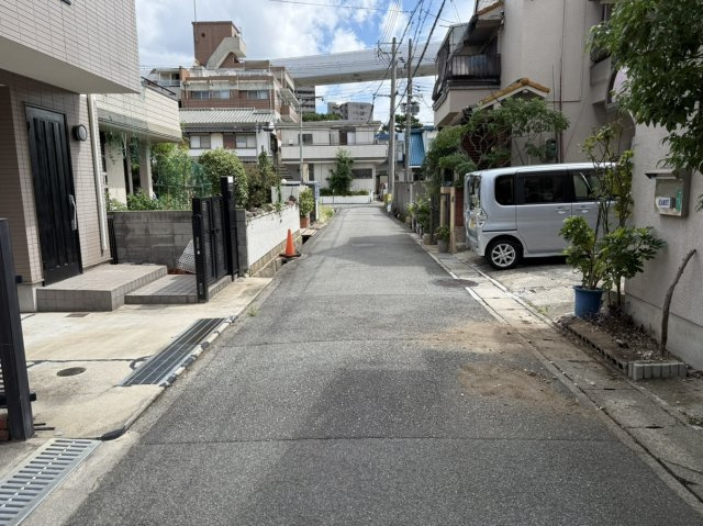 魚崎西町一丁目戸建の前面道路含む現地写真|南側前面道路
東向き