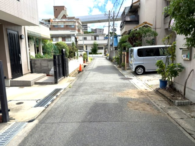 魚崎西町一丁目戸建の前面道路含む現地写真|南側前面道路
東向き