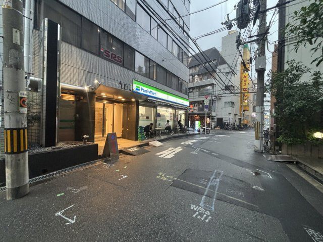 AUSビル