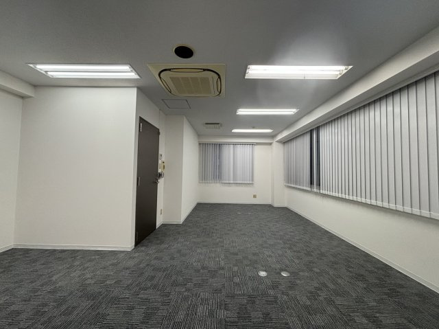 AUSビル