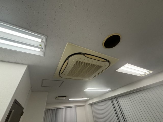 AUSビル