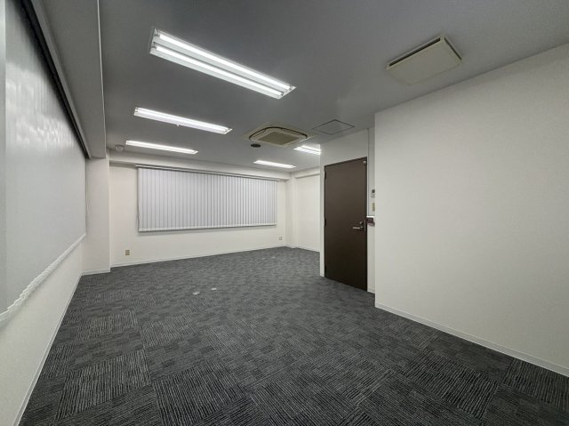 AUSビル