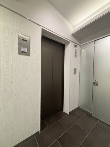 AUSビル