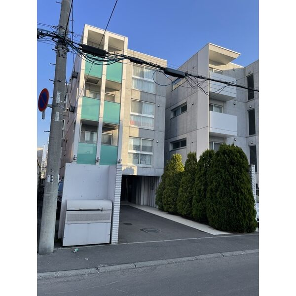 プロヴィデンス宮の森の画像