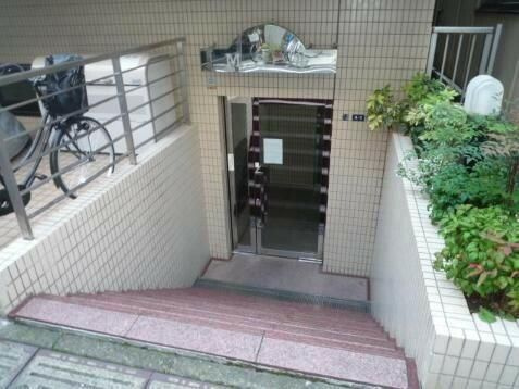 駒込ＭＳビルのエントランス