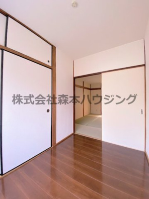 【洋室】 | 　寝屋川市日新町15テラスハウス | 落ち着いた色調の洋室です