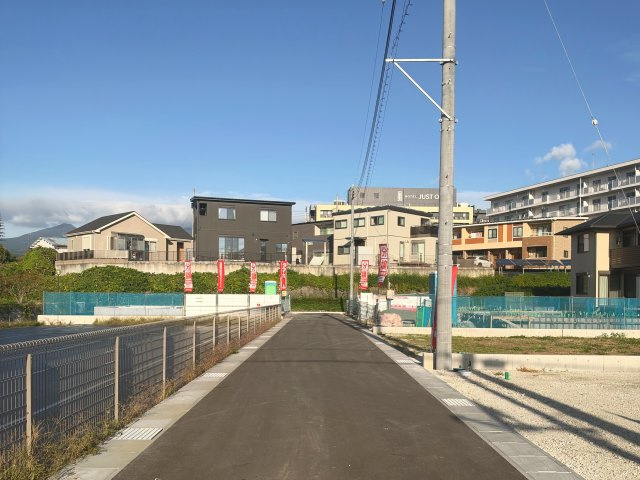 売土地　裾野市佐野５区画分譲地の前面道路含む現地写真|4.3撮影