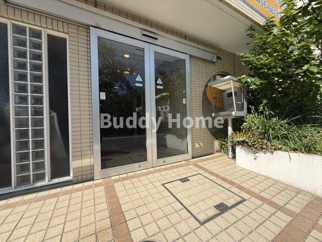 スーパーコート長居公園フロントのエントランス