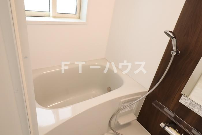 ボヌールATKの浴室|追い焚き給湯機能付き浴室（小窓付）