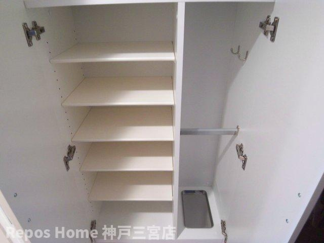 エスリード中山手県庁前の玄関