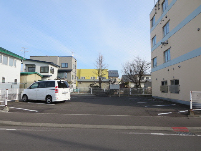 エリス若竹の駐車場