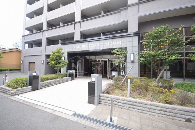 大阪市港区南市岡３丁目の賃貸マンションのエントランス