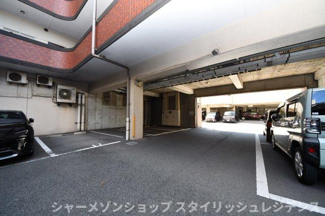 ギャラン吉野町の駐車場