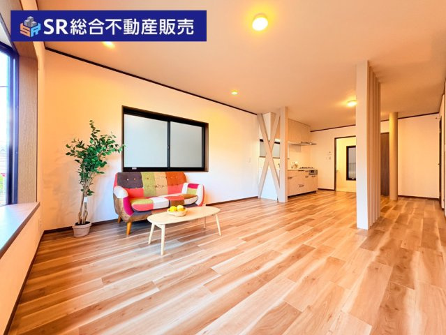鴻池町1丁目中古戸建の居間・リビング|2F　20帖。ご家族と毎日顔を合わせられる造りでゆったりとお過ごしいただける空間です！（インテリアはAIイメージ）