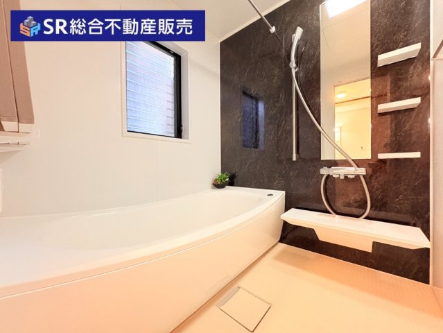 鴻池町1丁目中古戸建の浴室|足を伸ばしてゆったりくつろげる浴室です！