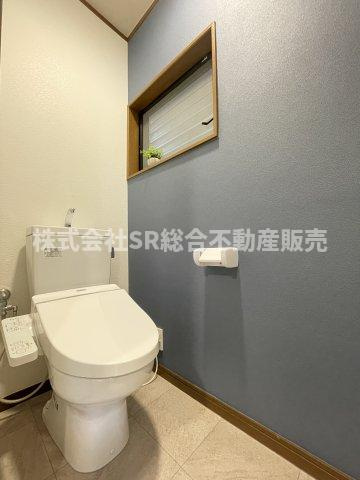 鴻池町1丁目中古戸建のトイレ|温水洗浄便座もございます♪