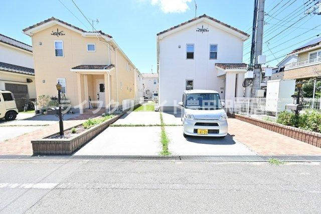 クリザンテームB棟の駐車場