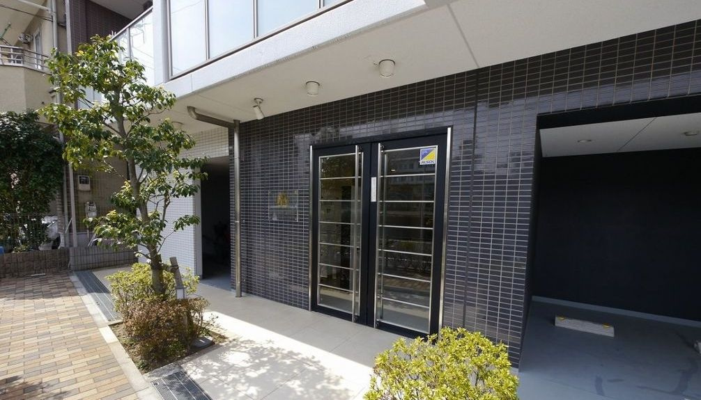 ＲｚＰＬＡＣＥ．ＡＺＥＳＴ高島平のエントランス