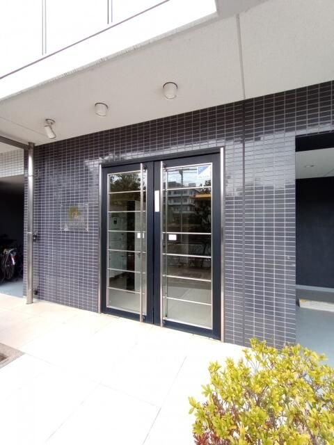 ＲｚＰＬＡＣＥ．ＡＺＥＳＴ高島平のエントランス